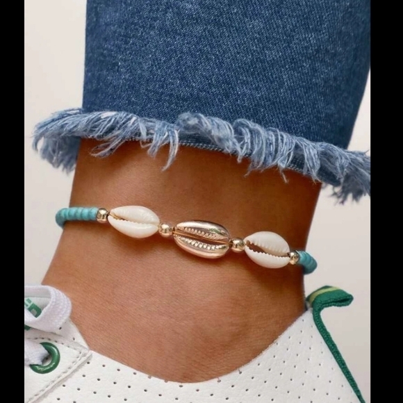 Jewelry - White & Gold Puka Shells accented with Mini Turquoise Beads Anklet